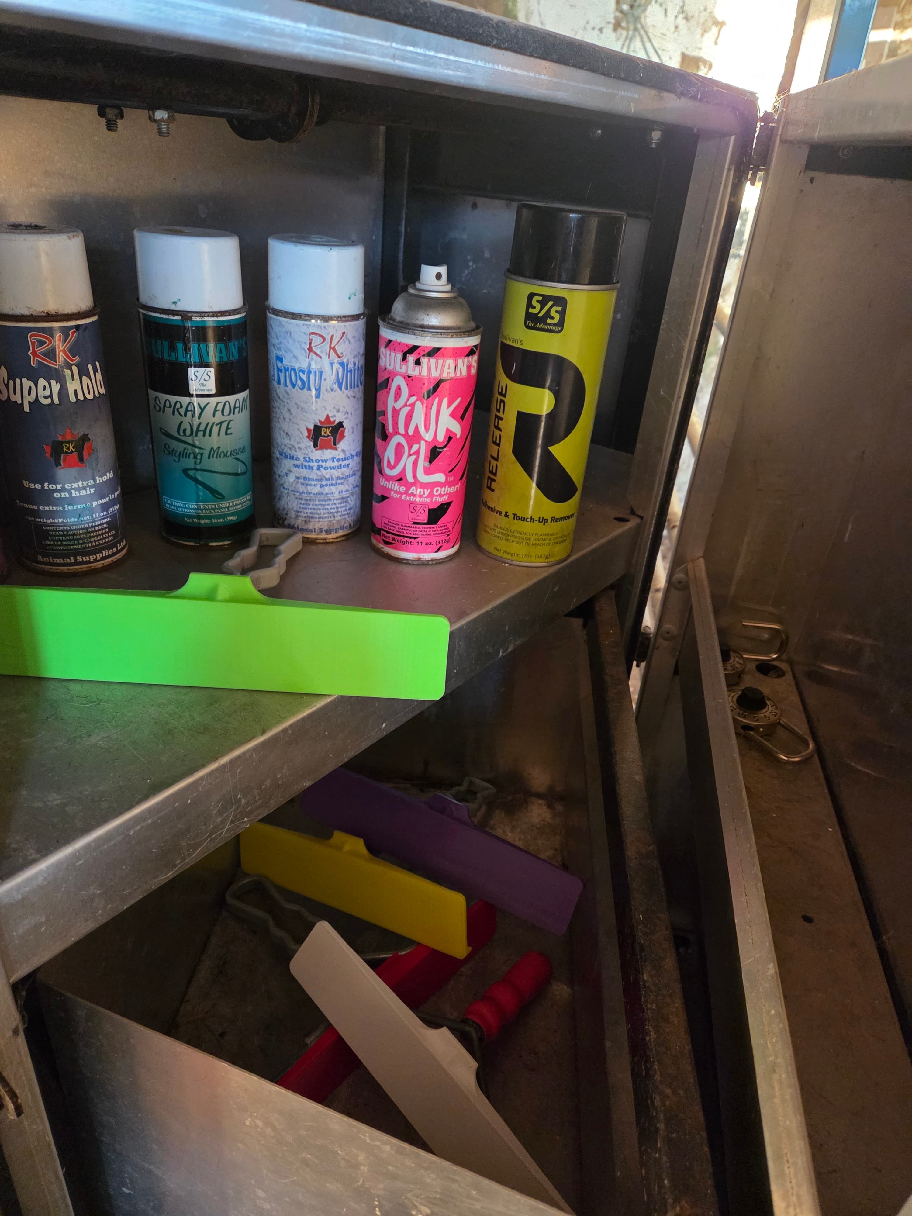 Comb Cap protecting cattle show comb