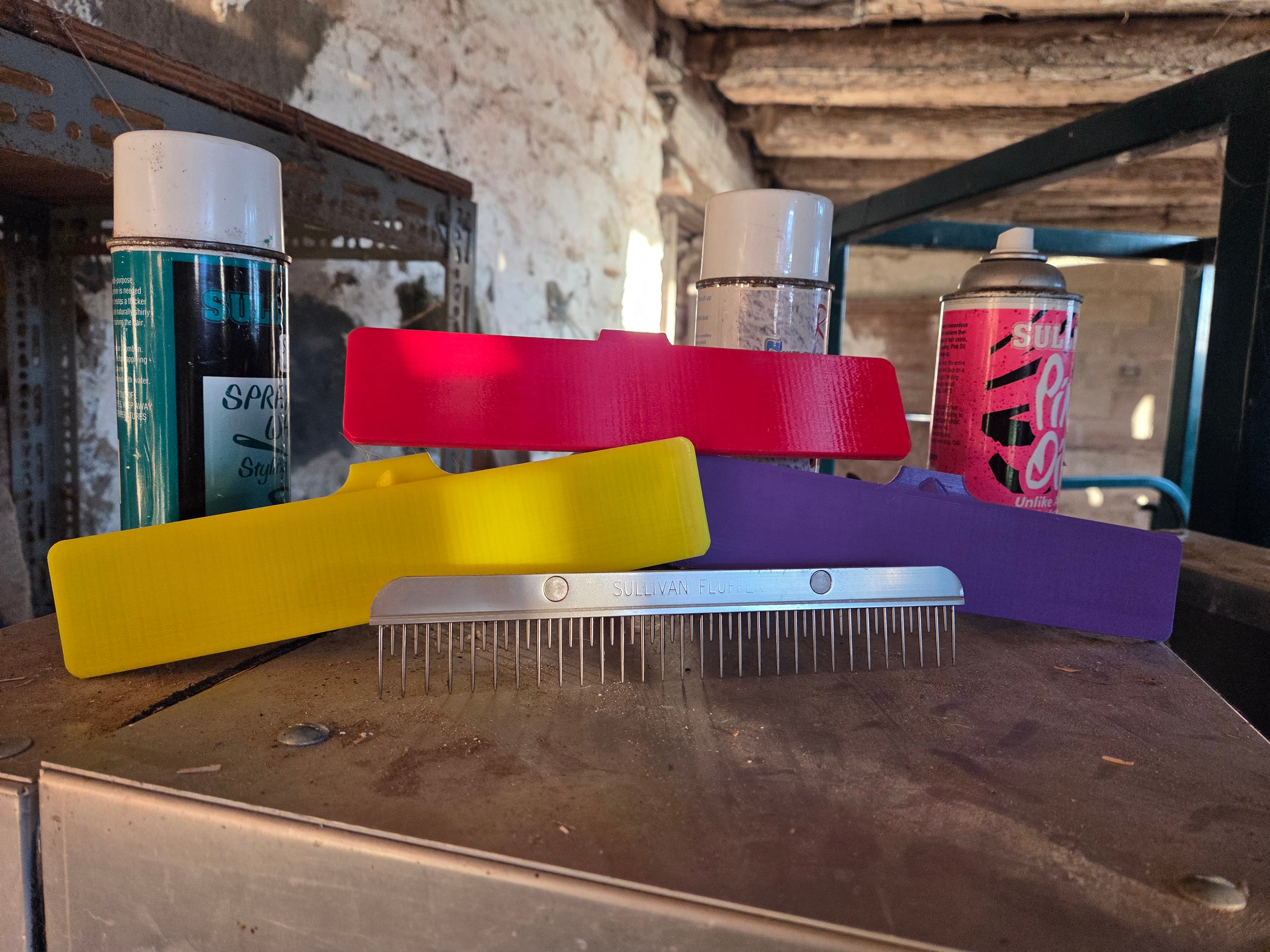 Comb Cap protecting cattle show comb