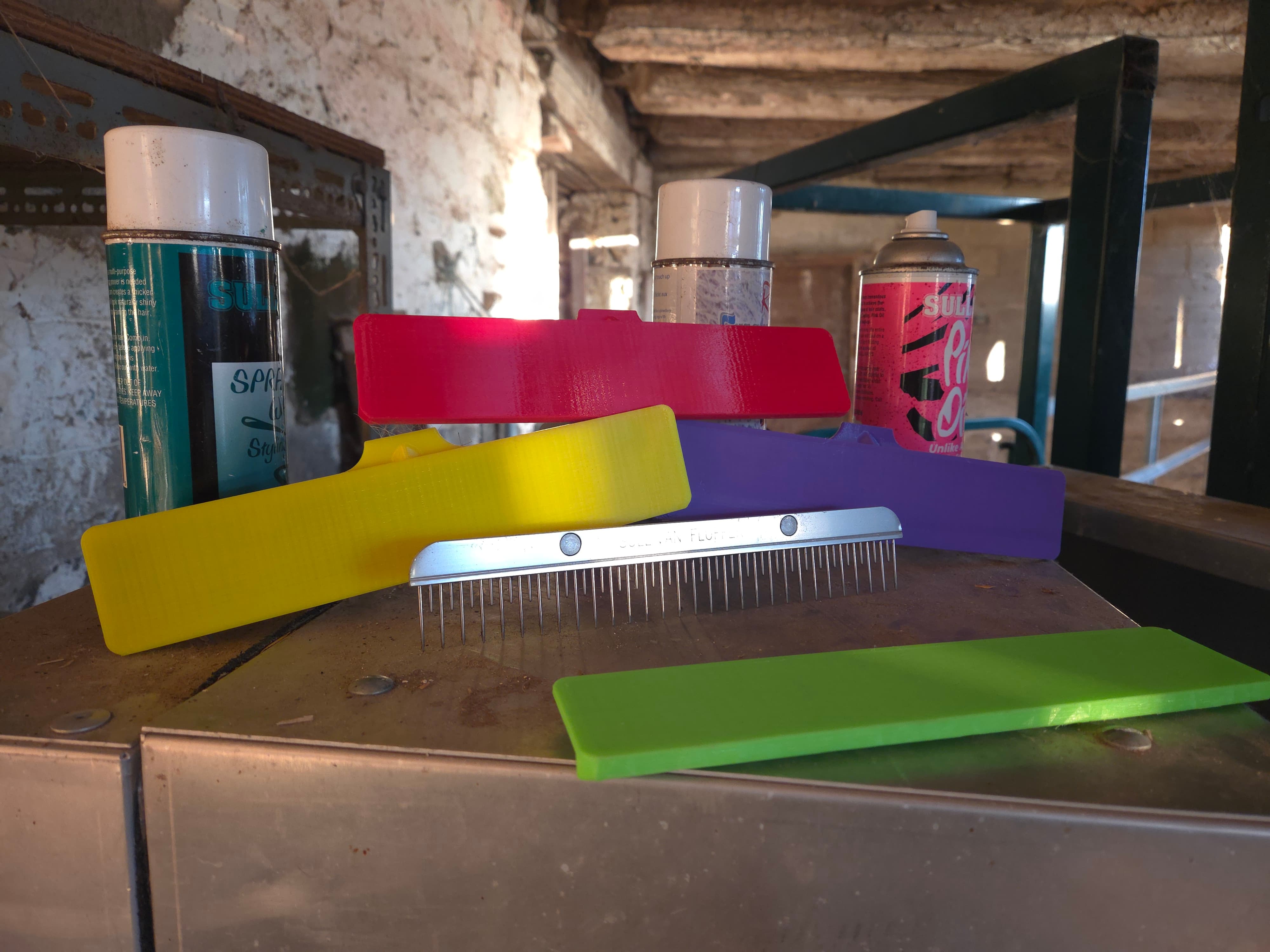 Comb Cap protecting cattle show comb